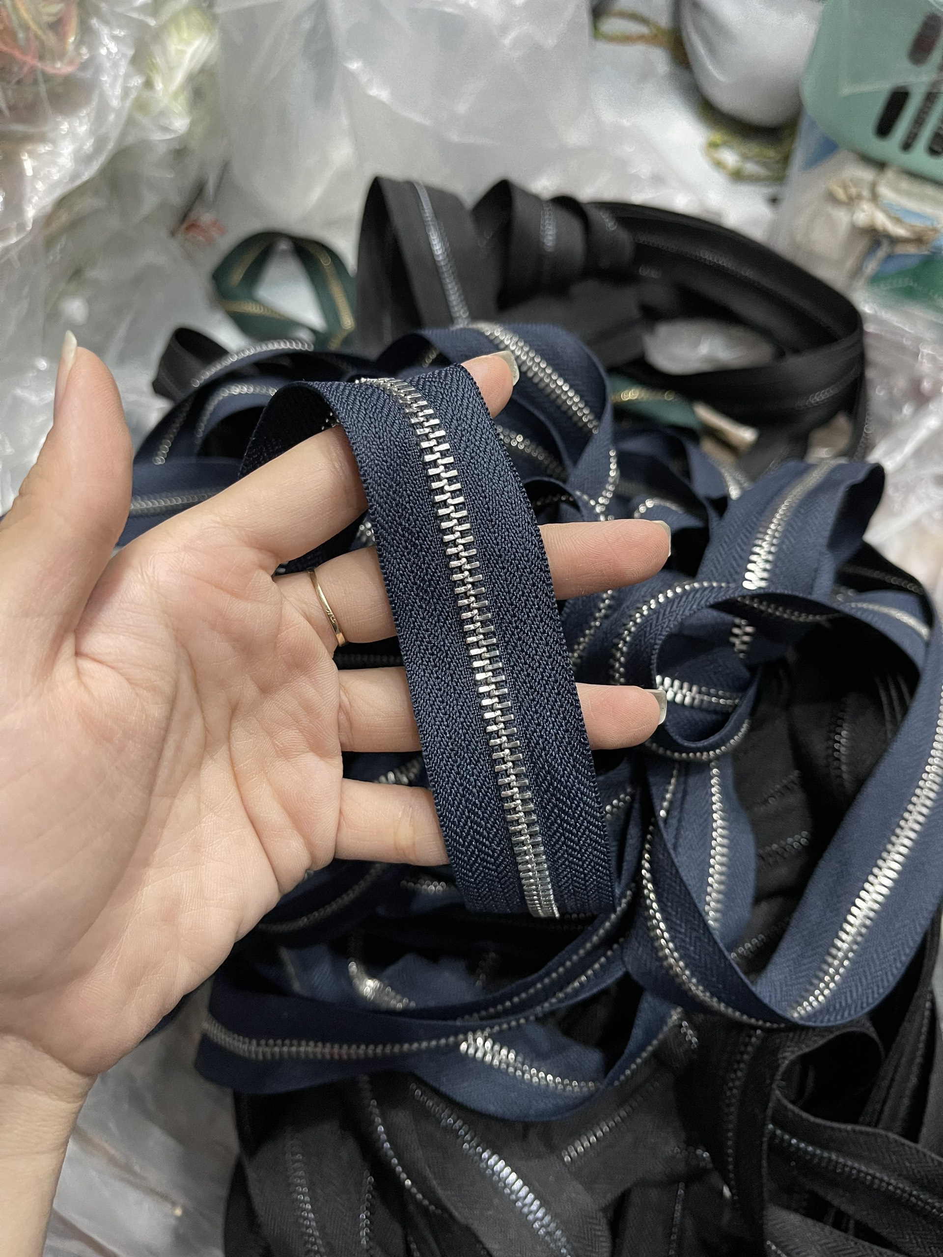 Đoạn Dây Kéo Răng 5( chưa gồm đầu kéo và chặn kéo): LOẠI 1 CHIỀU