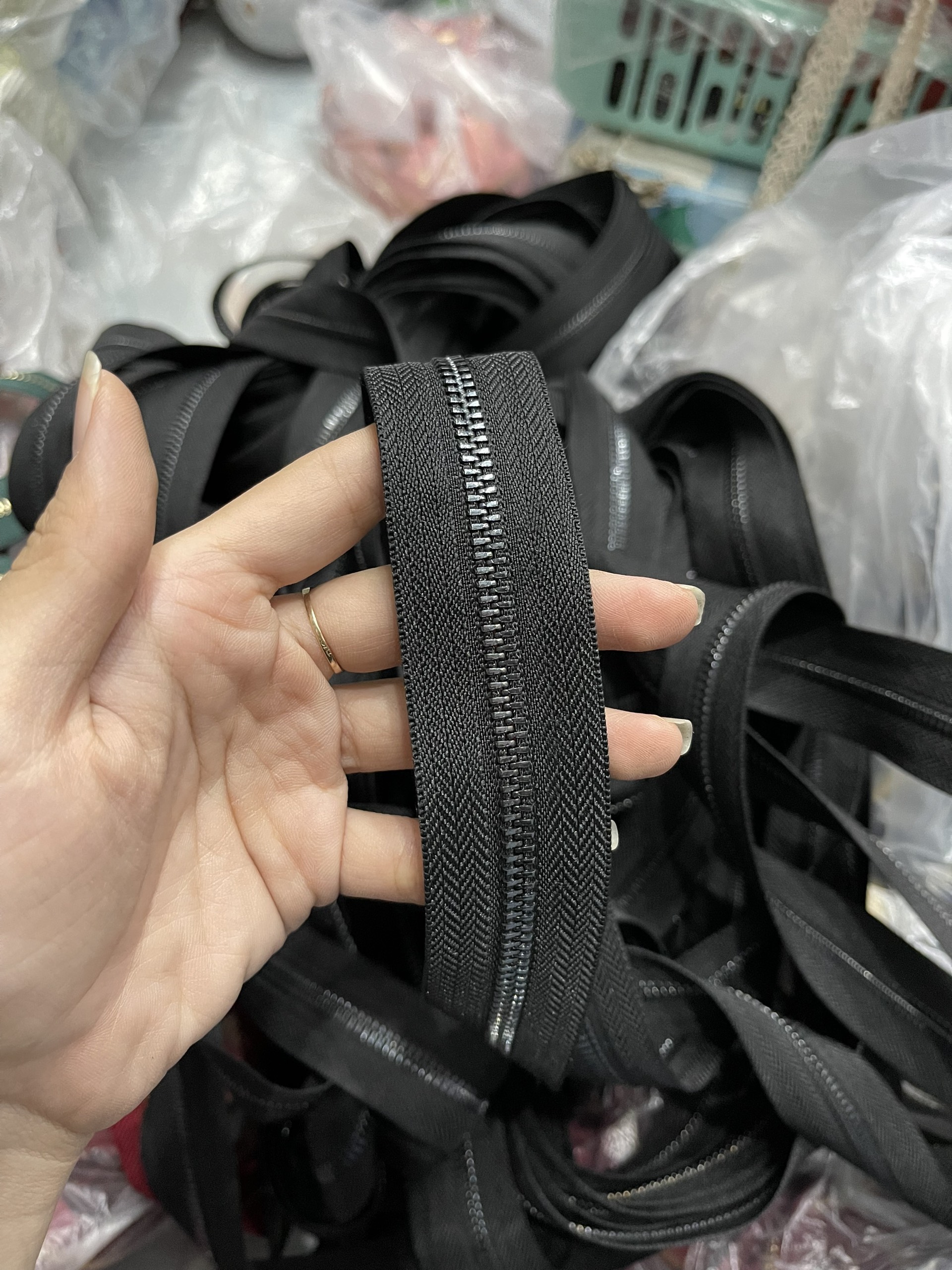 Đoạn Dây Kéo Răng 5( chưa gồm đầu kéo và chặn kéo): LOẠI 1 CHIỀU