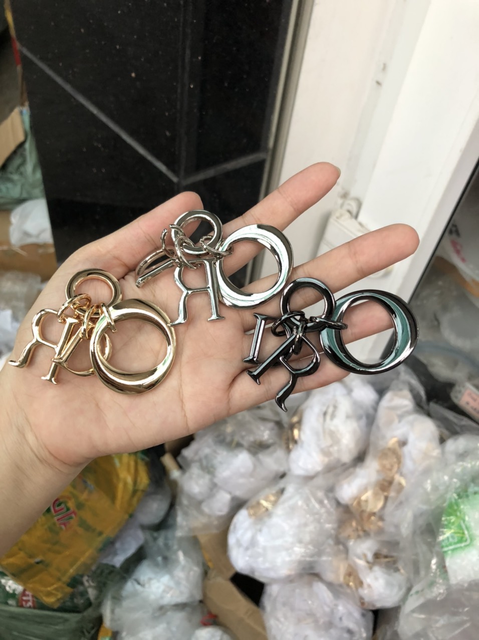 Mạc treo di-or / chùm treo dior trang trí túi