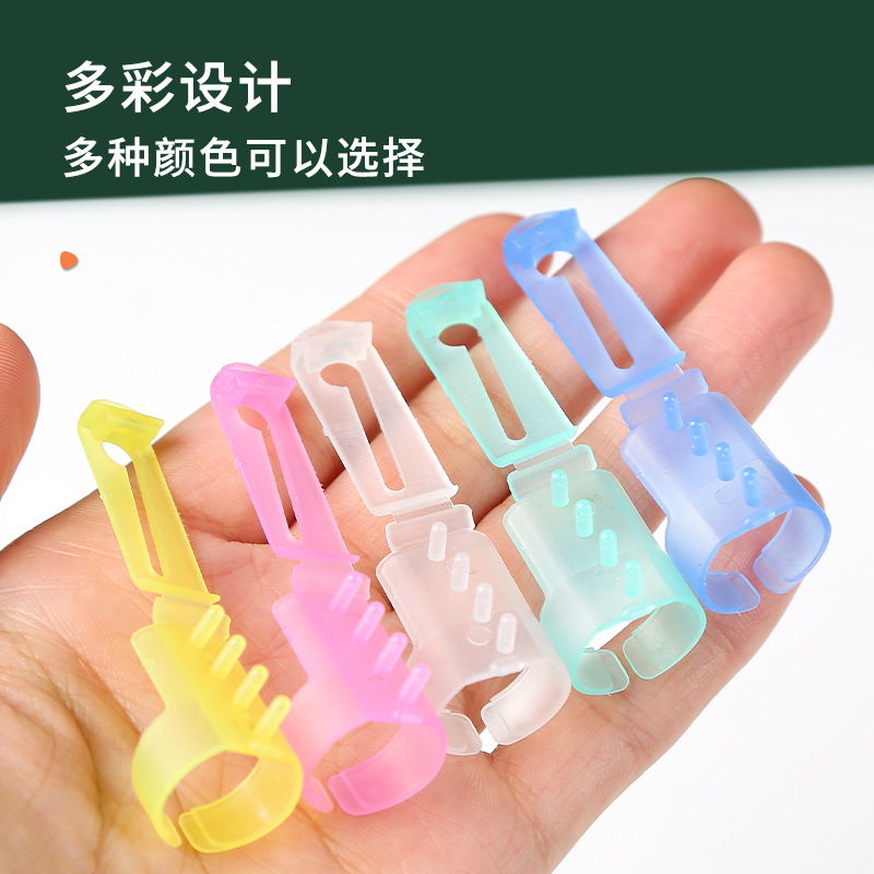 Nhẫn nhựa kéo sợi giao màu ngẫu nhiên