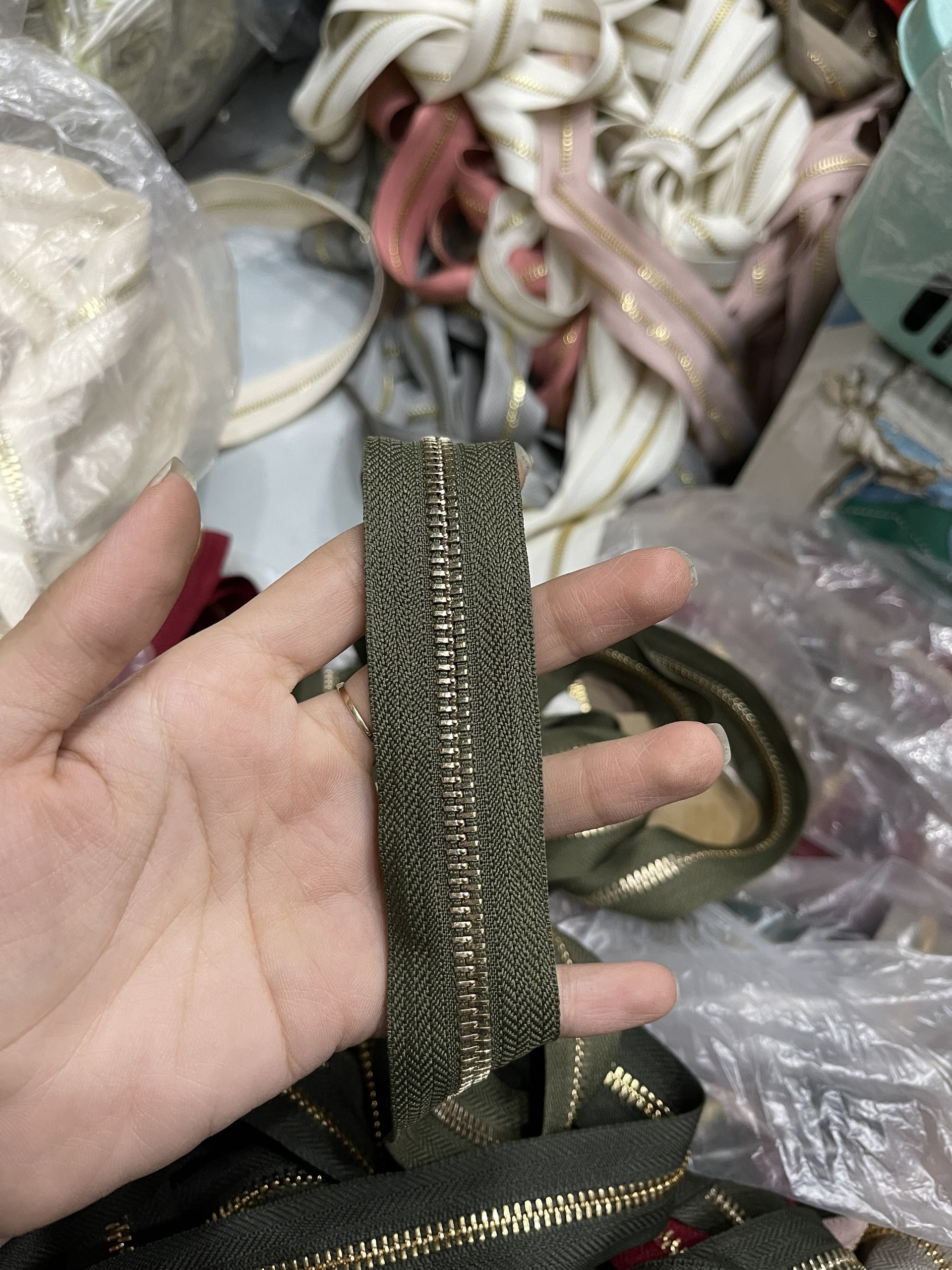 Đoạn Dây Kéo Răng 5( chưa gồm đầu kéo và chặn kéo): LOẠI 1 CHIỀU