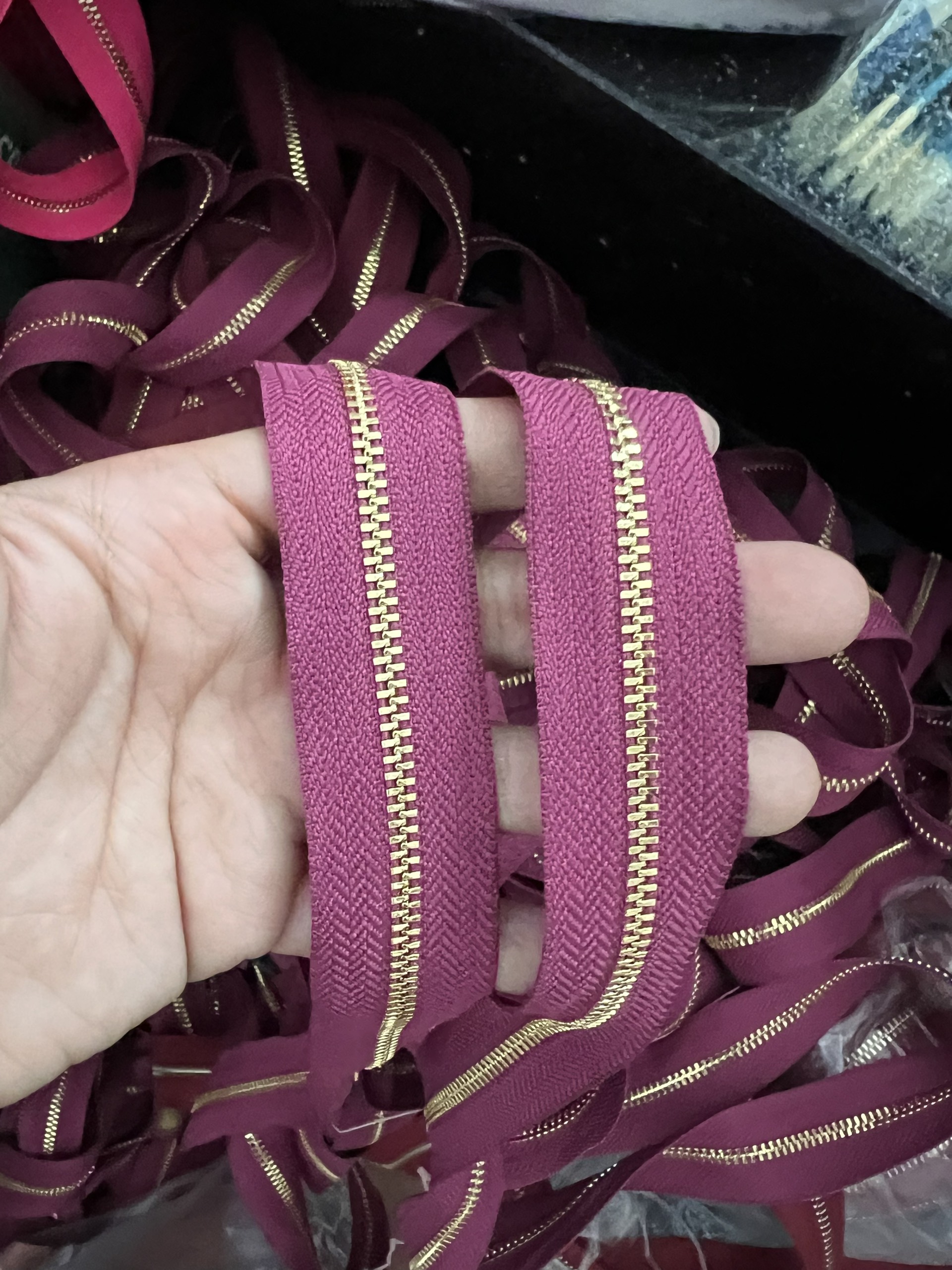 Dây kéo mét răng 3( chưa gồm đầu và chặn kéo)