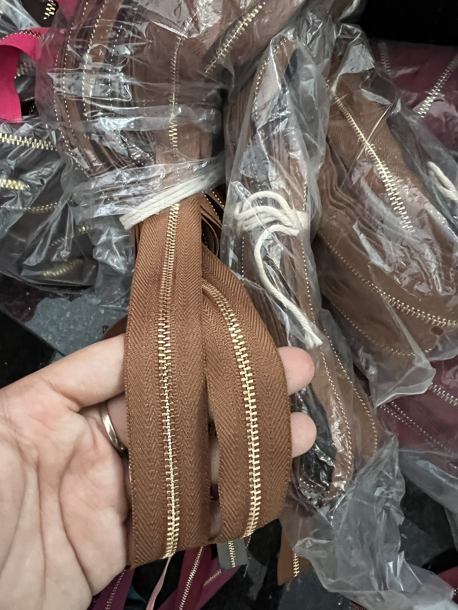 Dây kéo mét răng 3( chưa gồm đầu và chặn kéo)