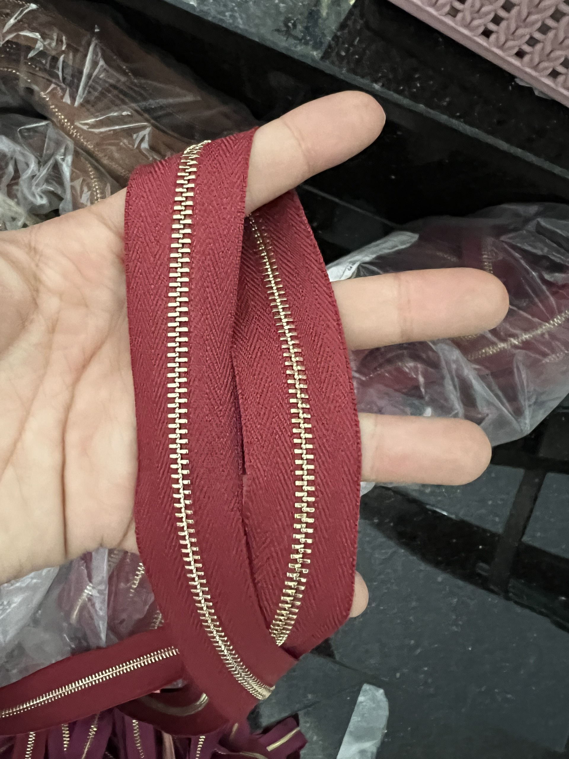 Dây kéo mét răng 3( chưa gồm đầu và chặn kéo)