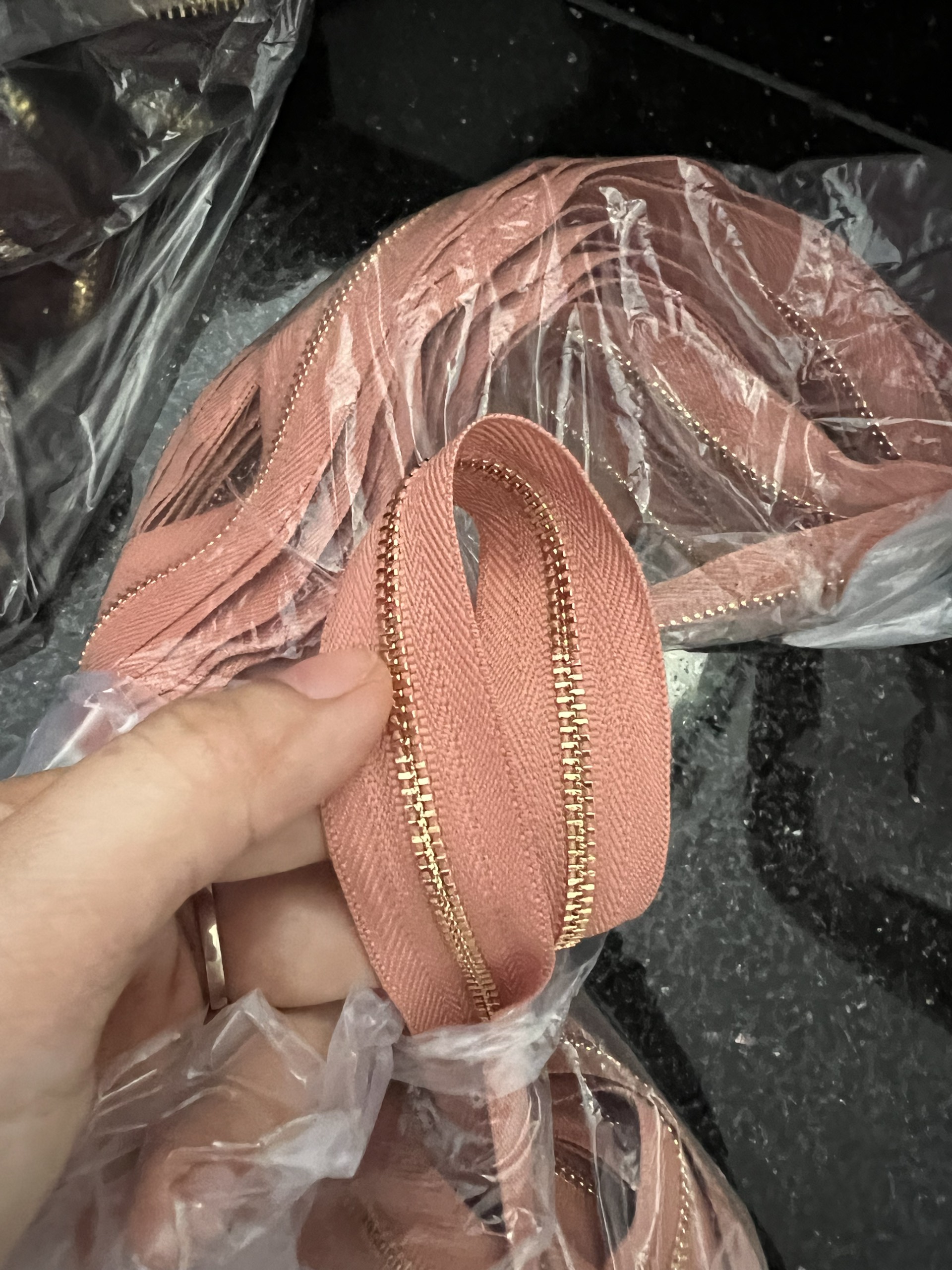 Dây kéo mét răng 3( chưa gồm đầu và chặn kéo)