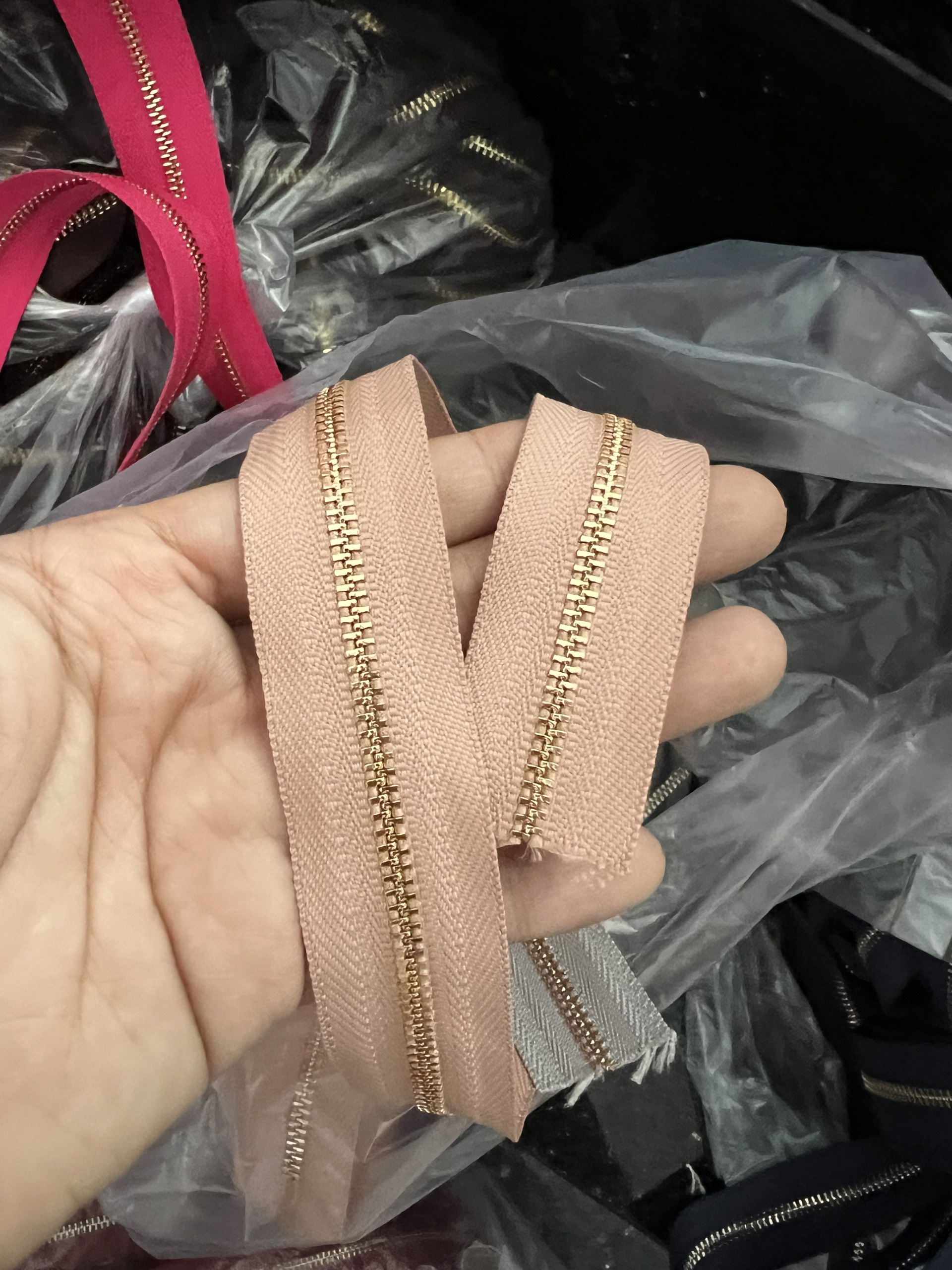 Dây kéo mét răng 3( chưa gồm đầu và chặn kéo)