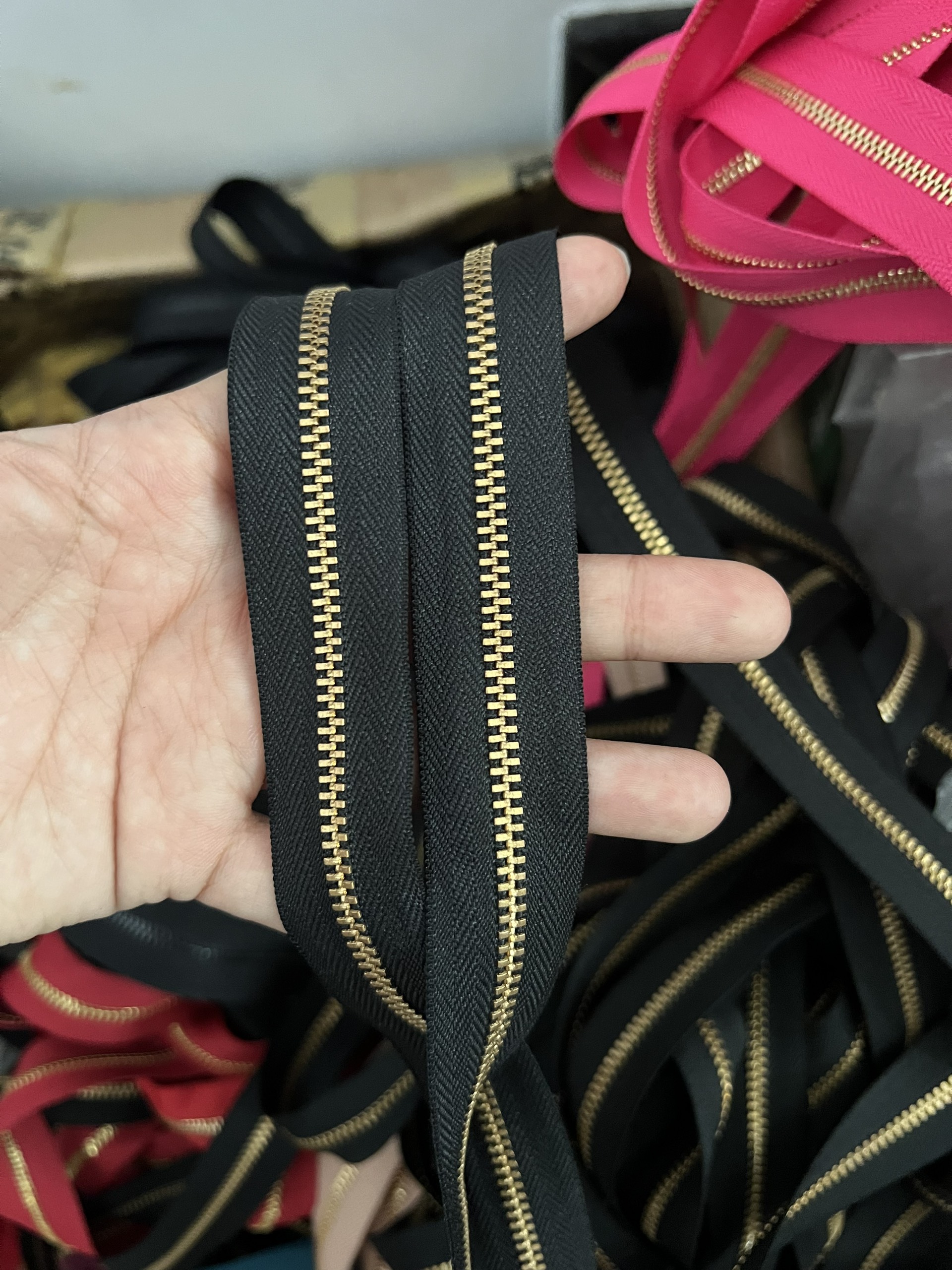 Dây kéo mét răng 3( chưa gồm đầu và chặn kéo)