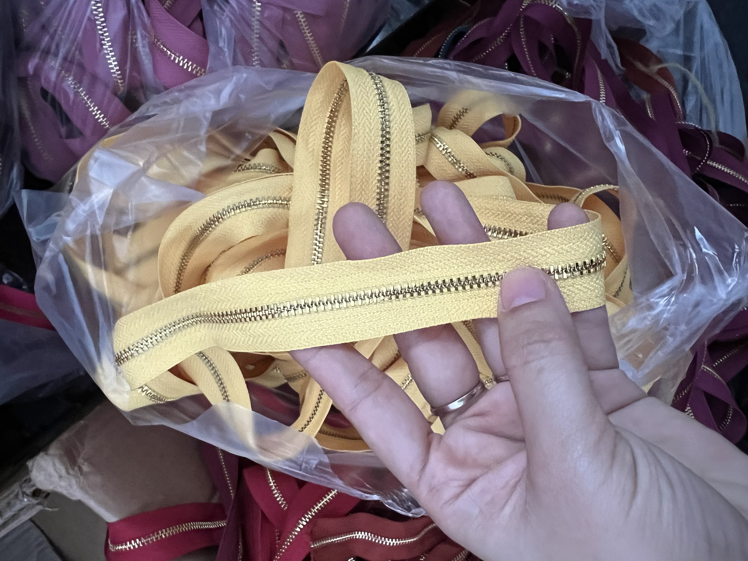 Dây kéo mét răng 3( chưa gồm đầu và chặn kéo)