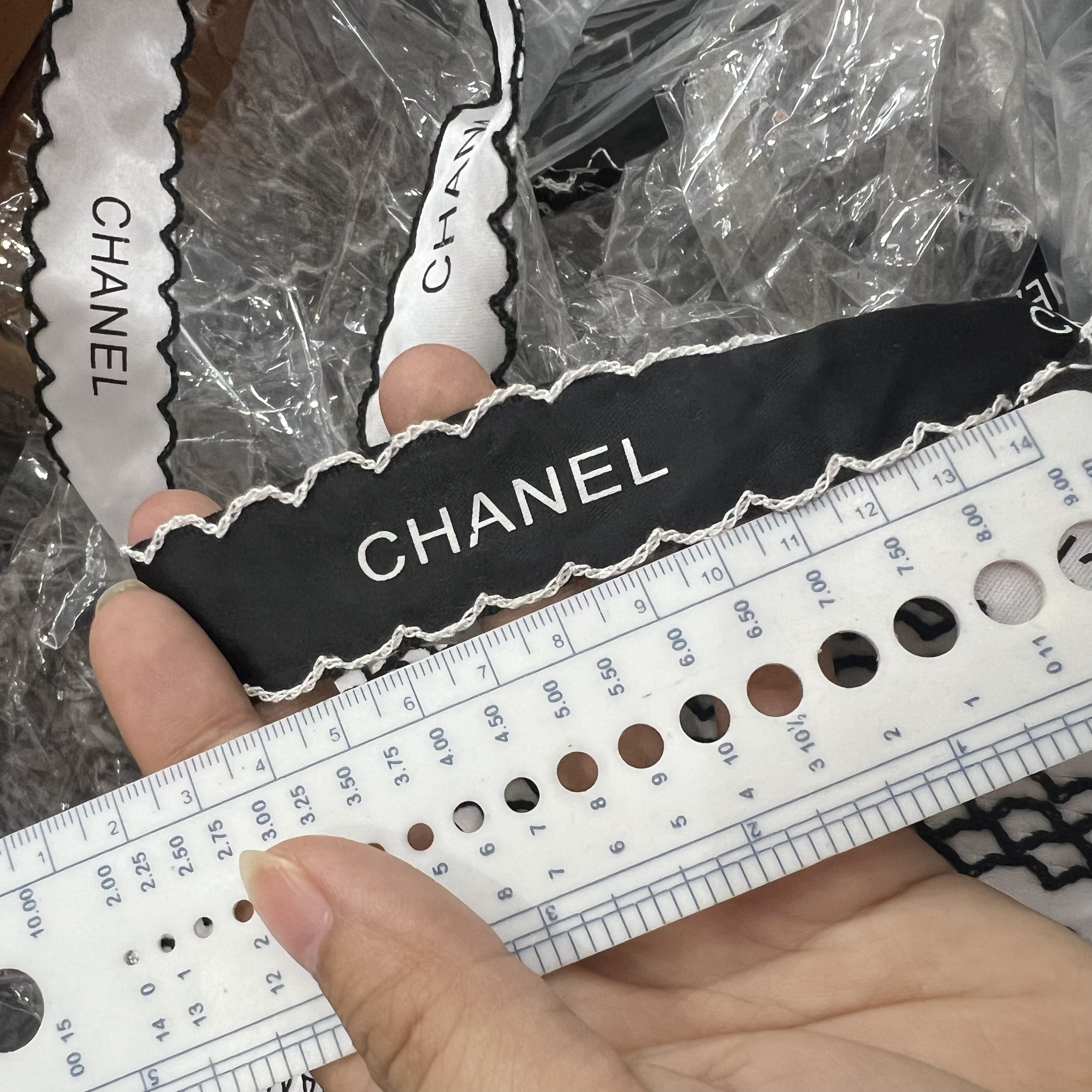 Ruy băng trang trí chữ C bản 2.5cm 15k/m