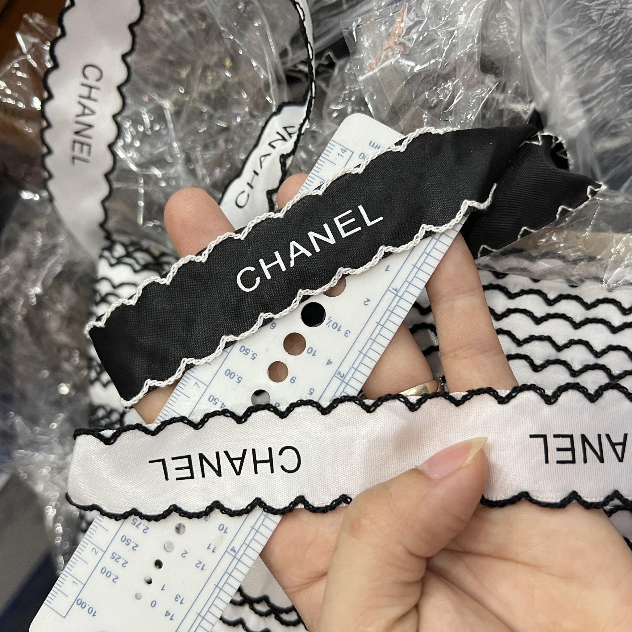 Ruy băng trang trí chữ C bản 2.5cm 15k/m