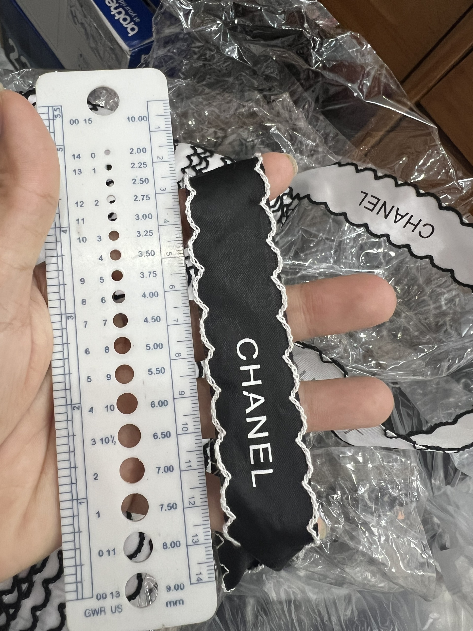 Ruy băng trang trí chữ C bản 2.5cm 15k/m