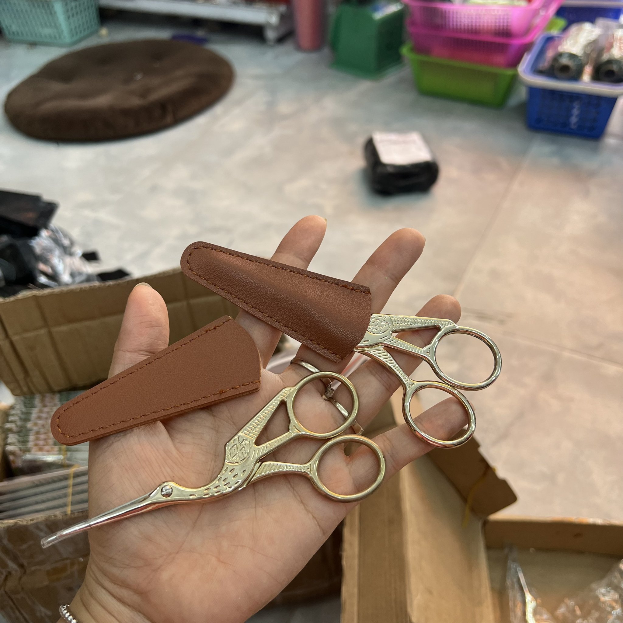Bọc mũi kéo da PU 12cm 15k/ cái