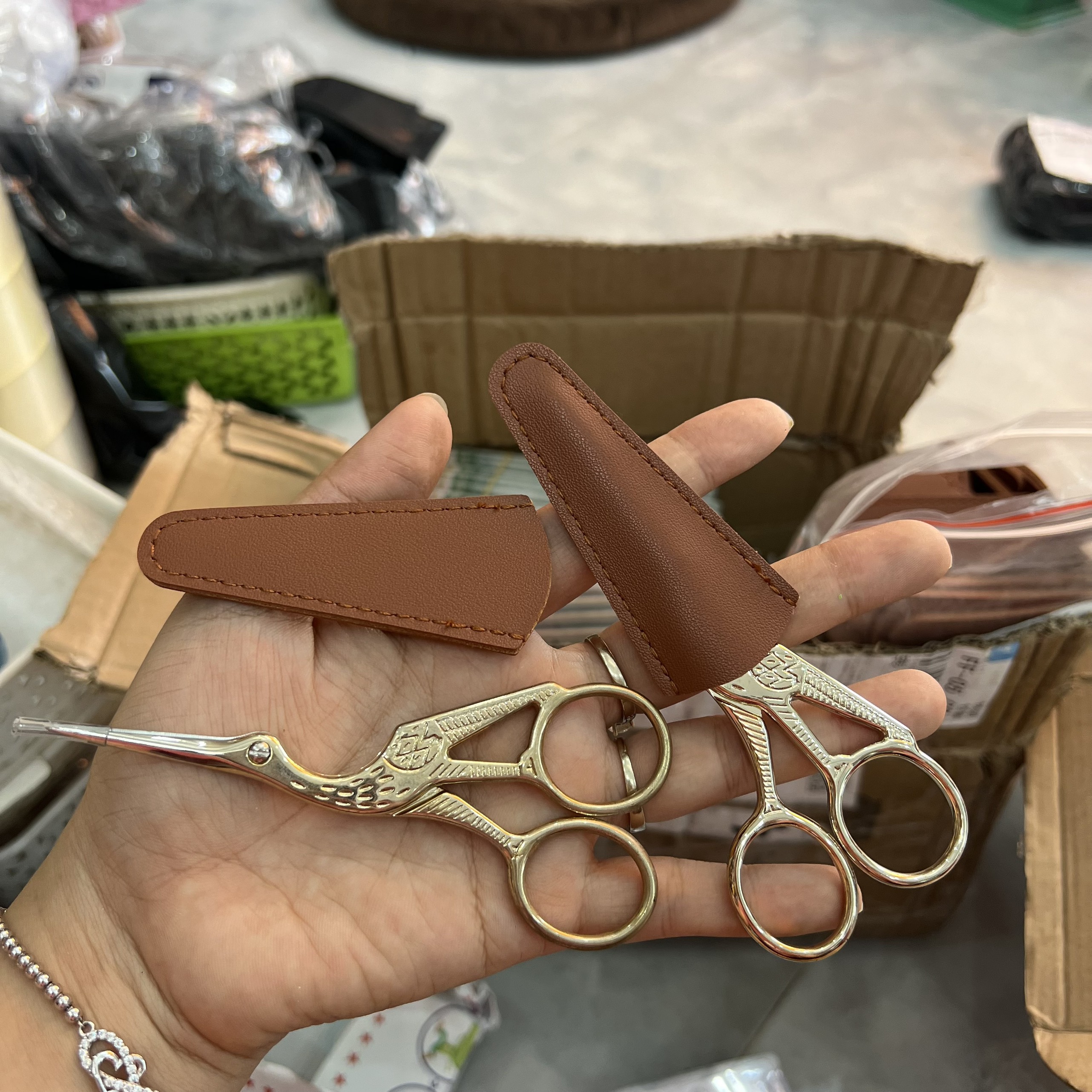 Bọc mũi kéo da PU 12cm 15k/ cái