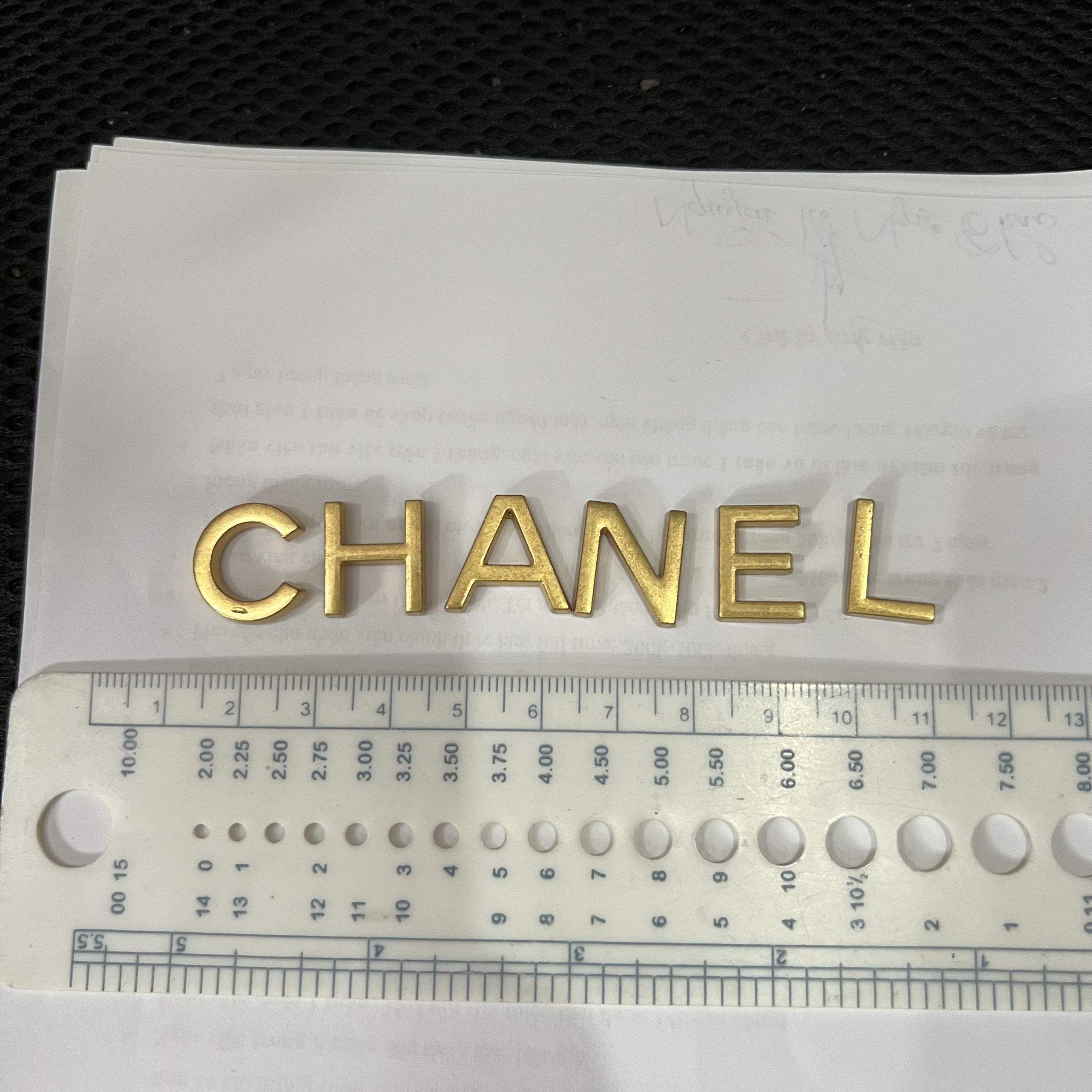 Set mạc chữ C H A N L E