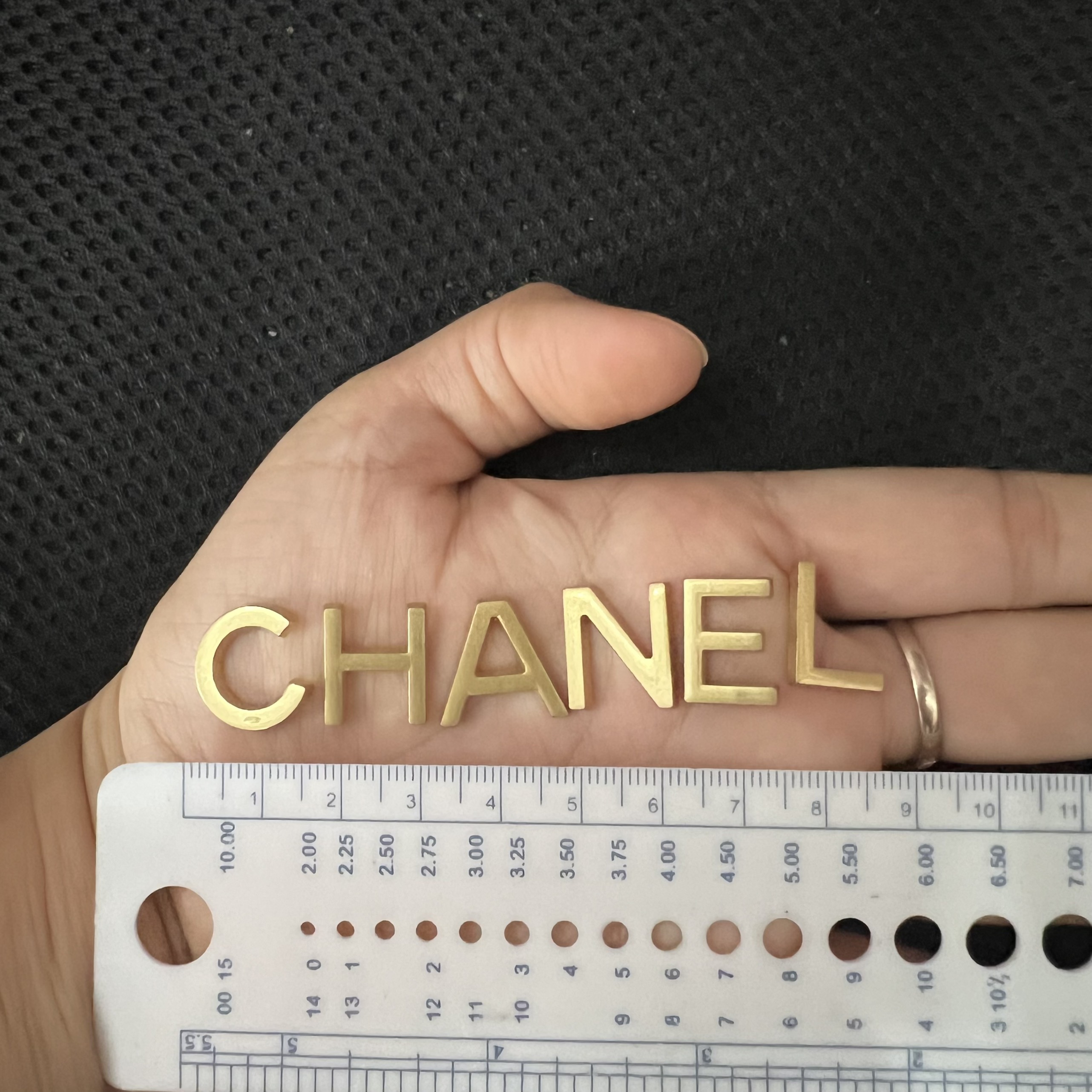 Set mạc chữ C H A N L E