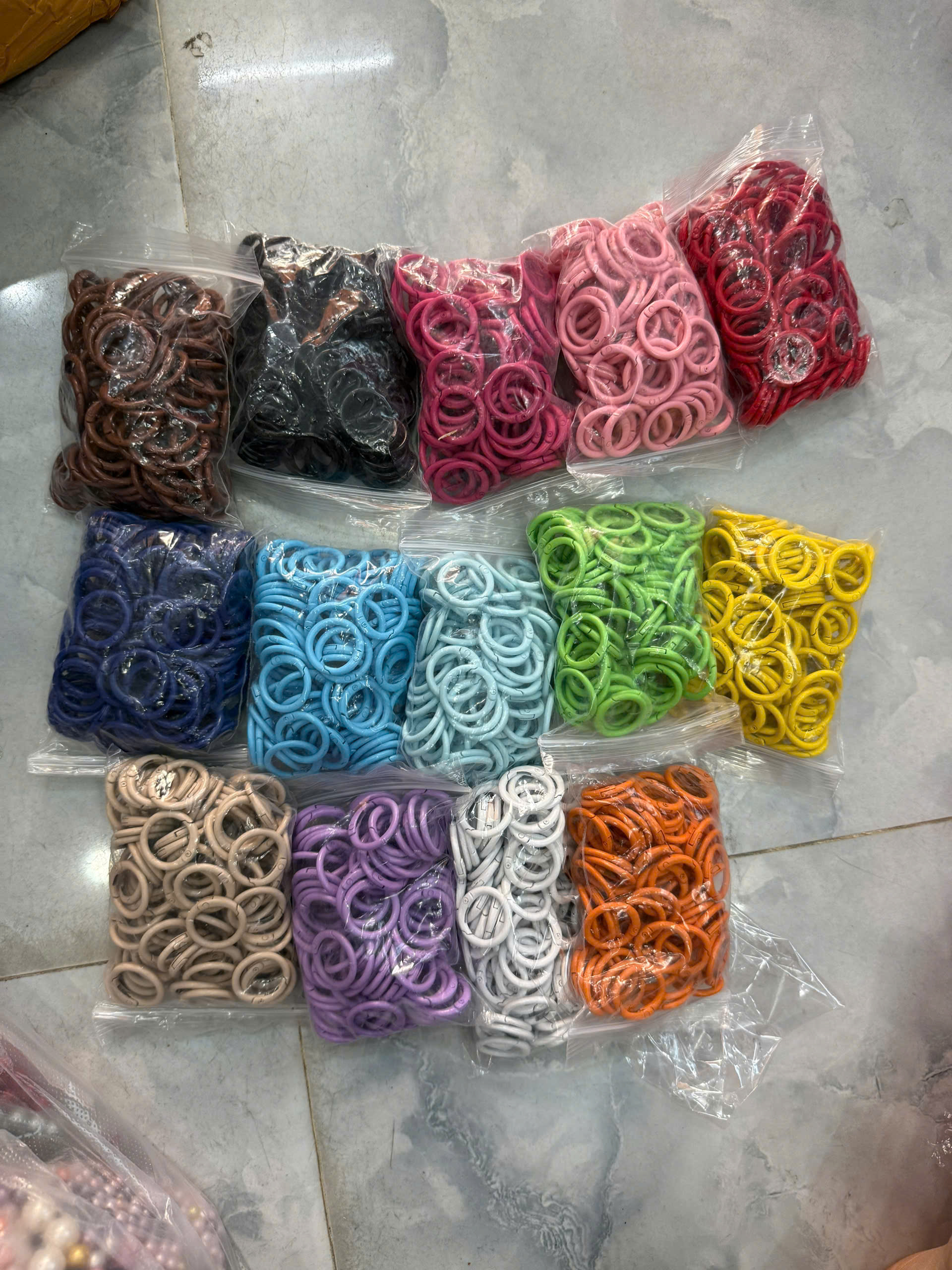 Khoen tròn mở nhiều màu 1.7cm lọt lòng ( set 2 cái)