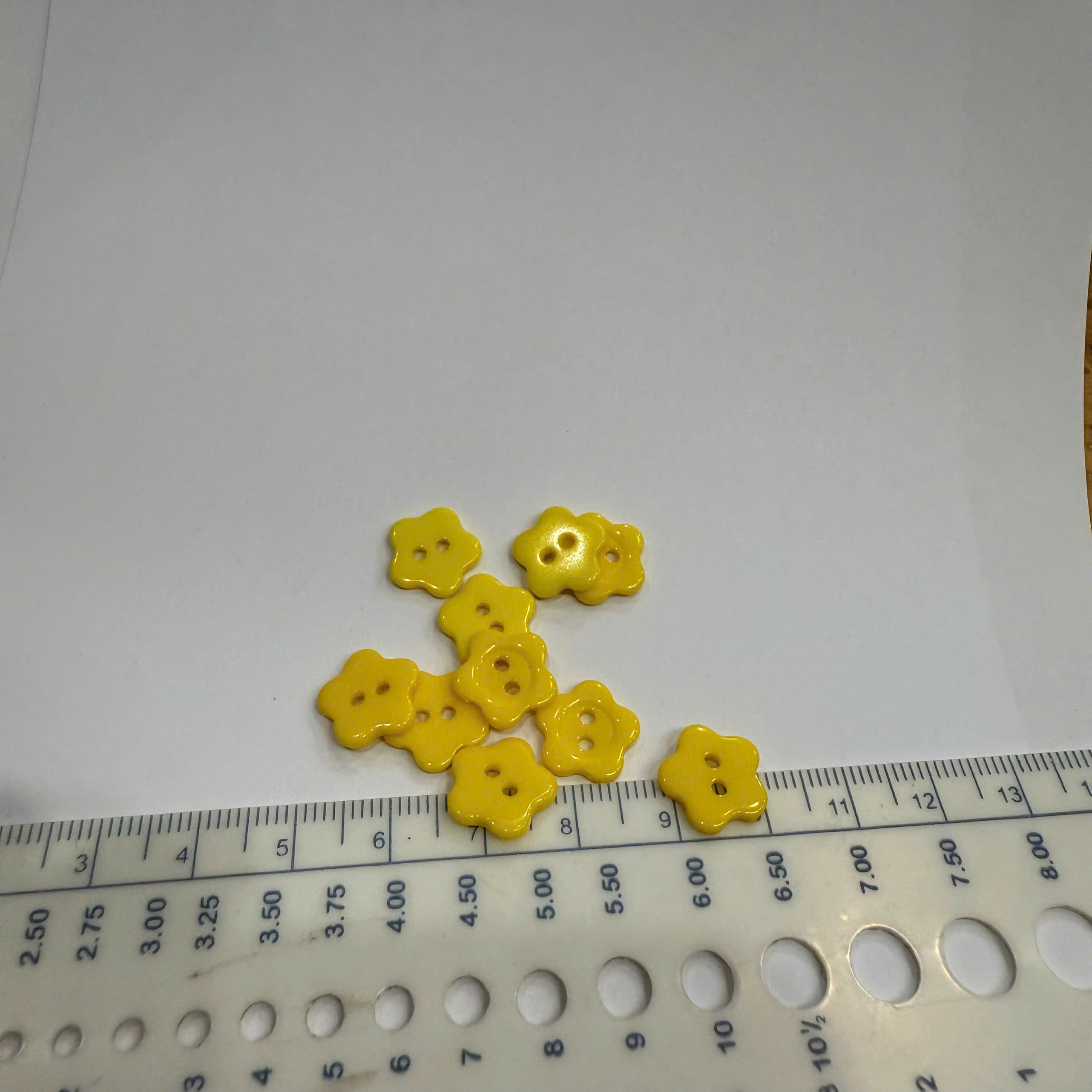 Nút nhựa hoa set 10 cái/ 1 màu