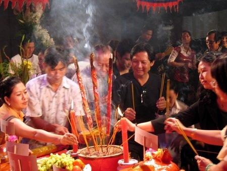 Ý nghĩa của việc thắp hương nhang