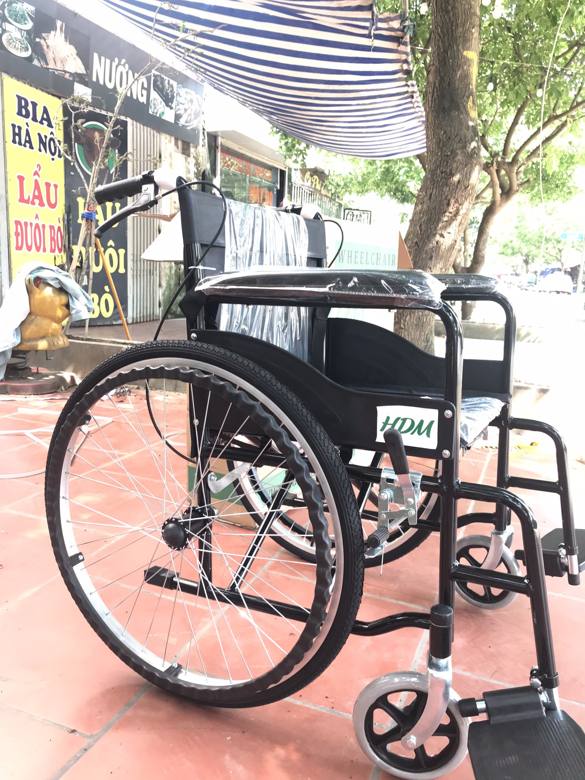 Xe lăn tay có phanh Hadimed BME 4611