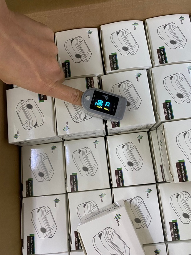 Máy đo nồng độ oxy trong máu BMC CMS50D