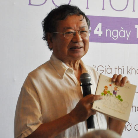 Nhà văn - bác sĩ Đỗ Hồng Ngọc: Viết sách để... phòng, chữa bệnh