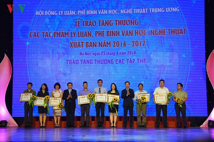 Tặng thưởng 28 tác phẩm lý luận, phê bình văn học, nghệ thuật xuất sắc