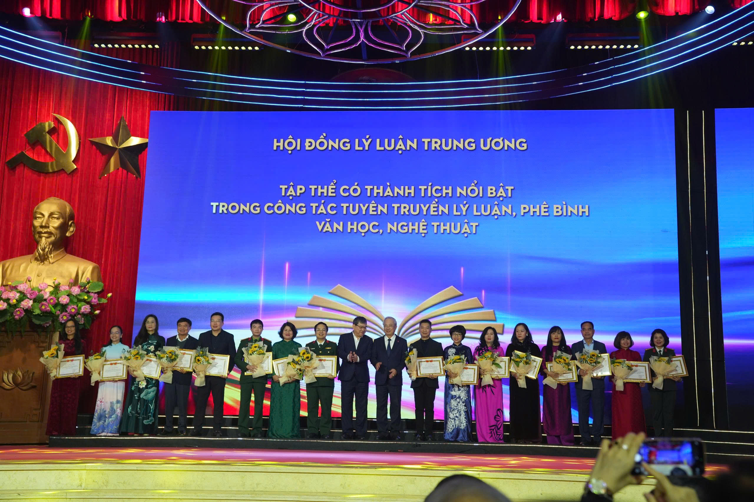 Lễ trao tặng thưởng các tác phẩm lý luận, phê bình văn học, nghệ thuật xuất bản năm 2024