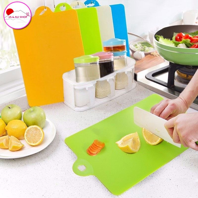 Thớt nhựa dẻo Inomata, loại mỏng dùng để thái hoa quả, thịt chín 3