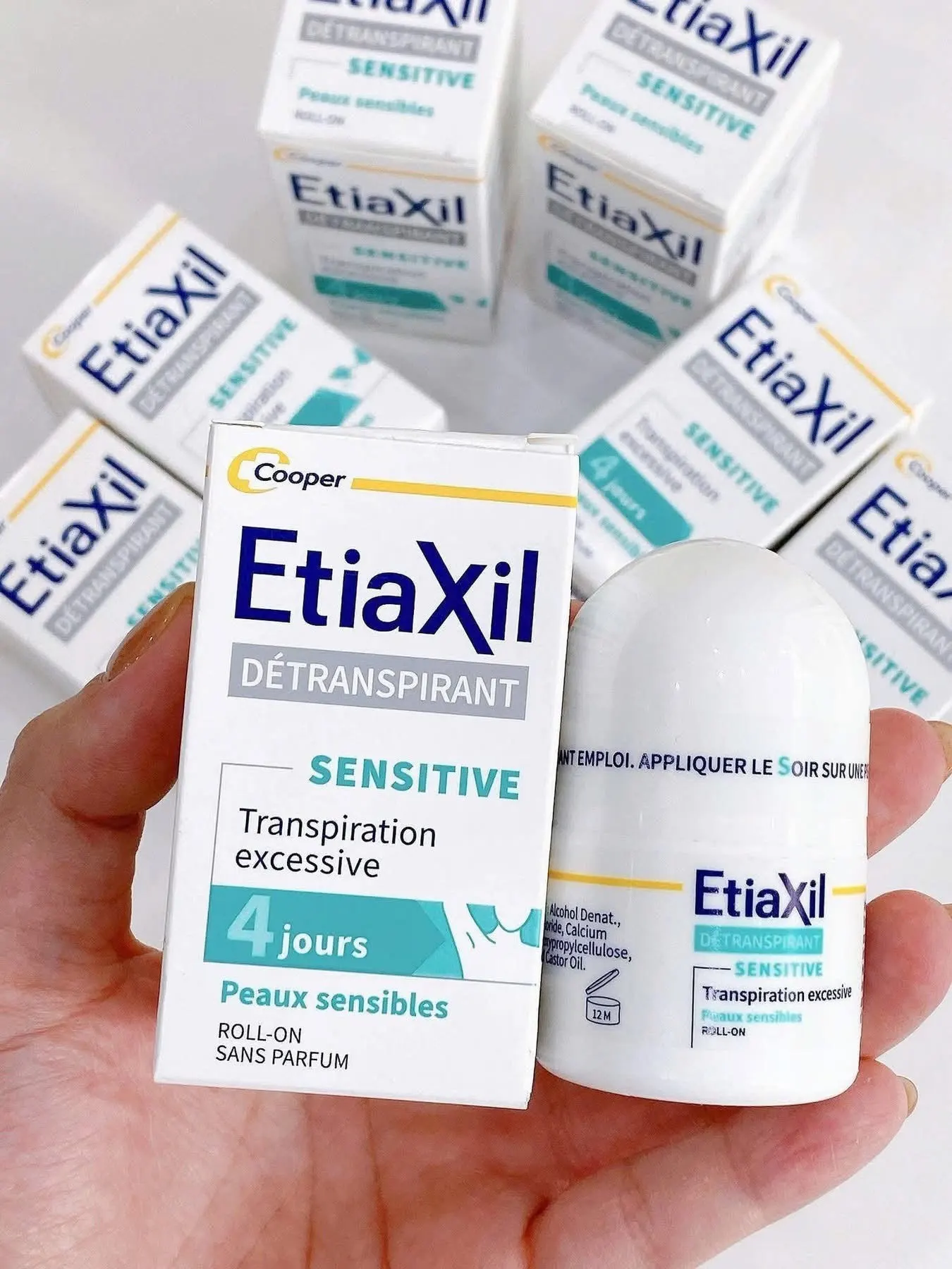 Lăn khử mùi Etiaxil màu xanh dành riêng cho da nhạy cảm