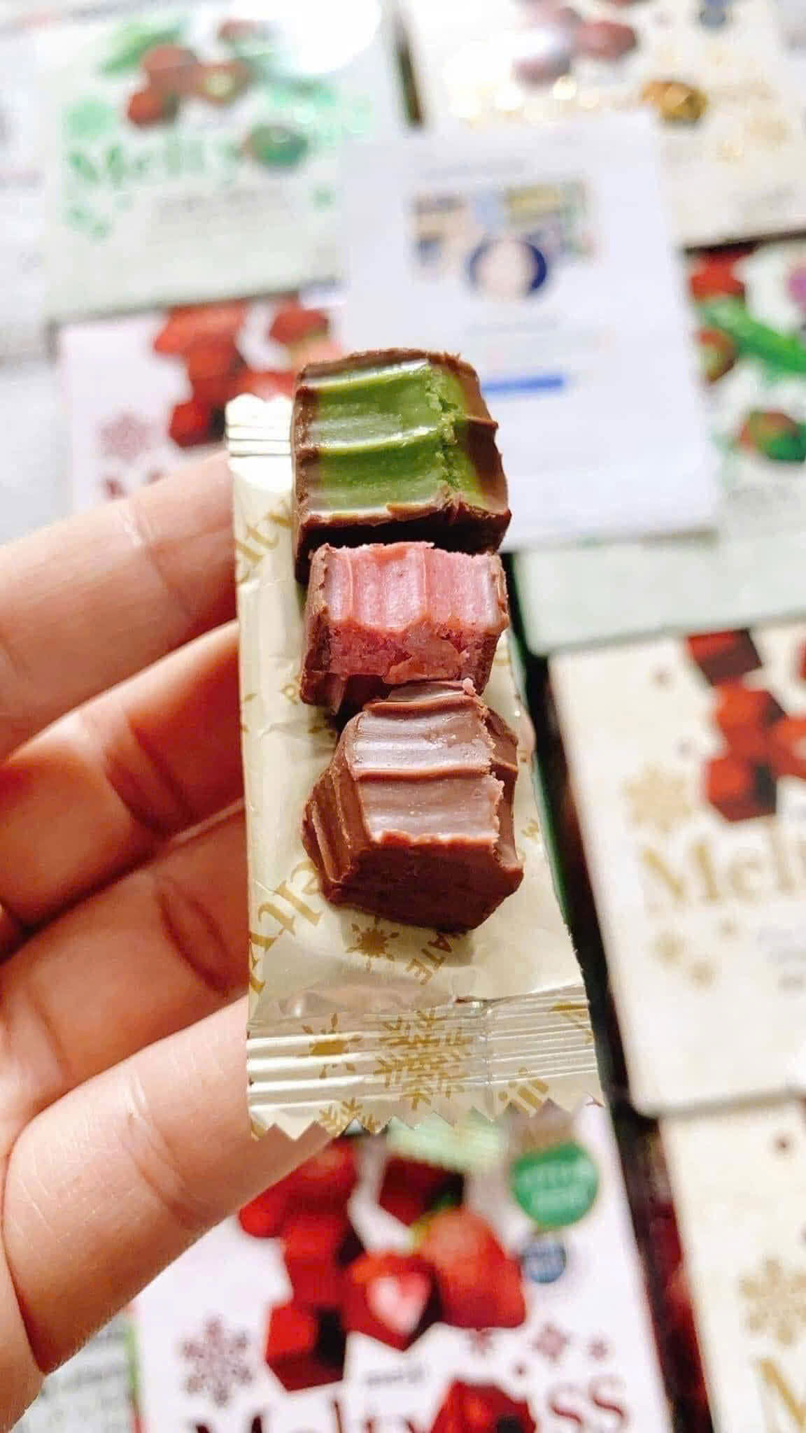 Socola tươi Meiji Meltykiss Party Assort Mix 3 vị (Túi 121g) 13