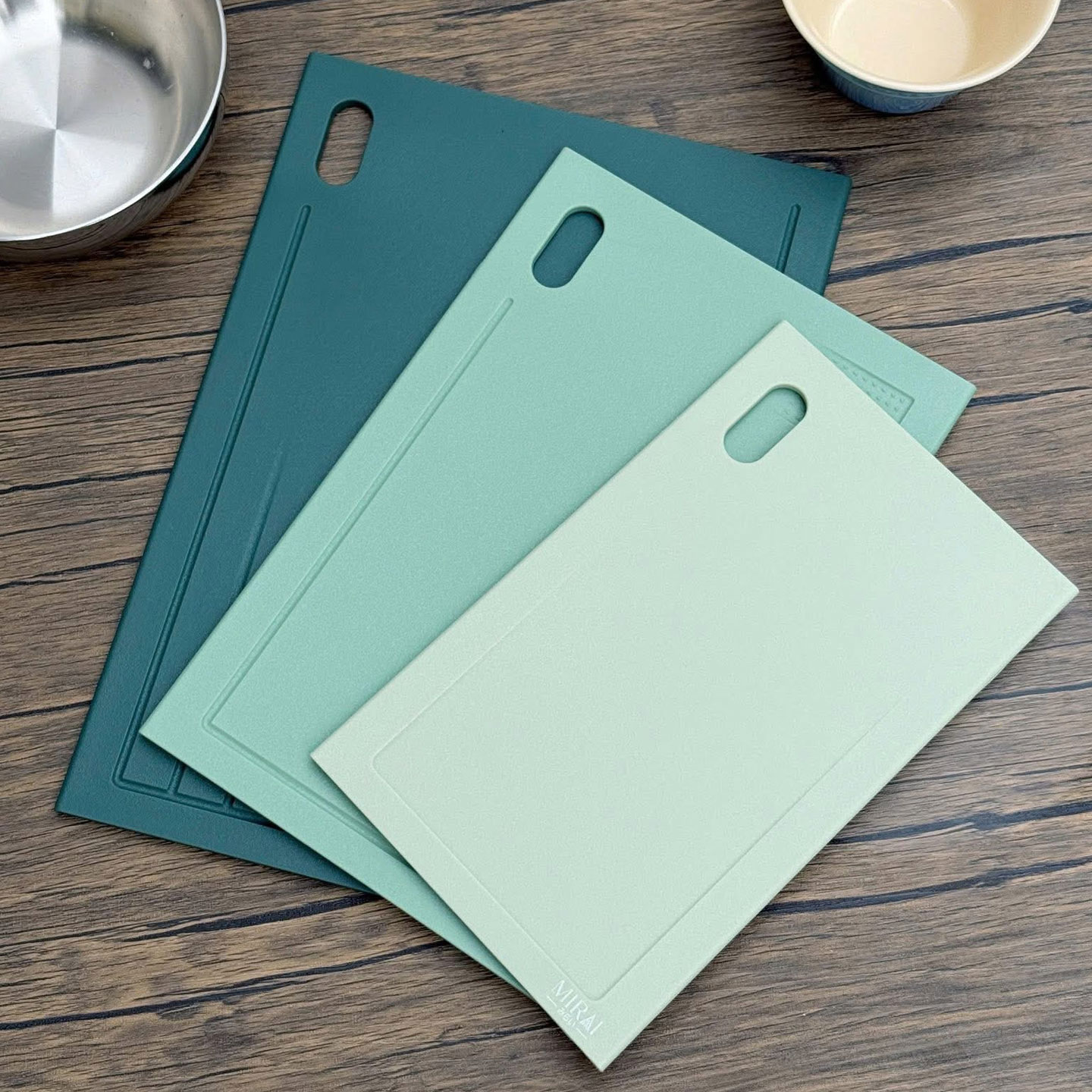Set 3 thớt nhựa kèm giá đỡ Mirai Nhật Bản