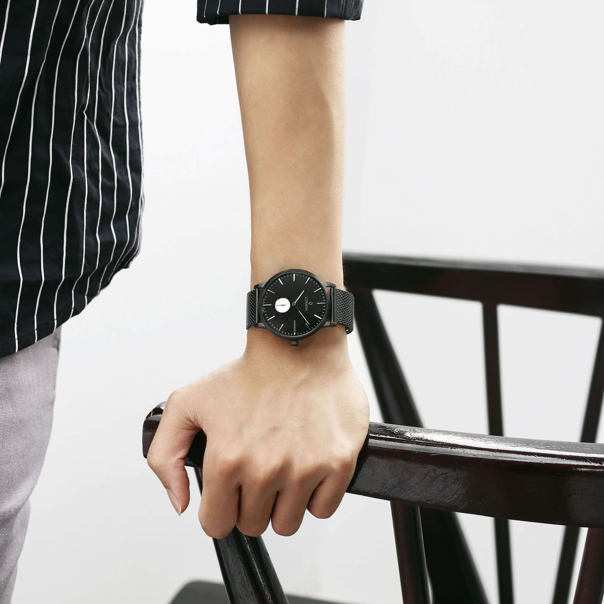 Doxa D216SWH – Nam – Kính Sapphire – Automatic (Tự Động) – Dây Da