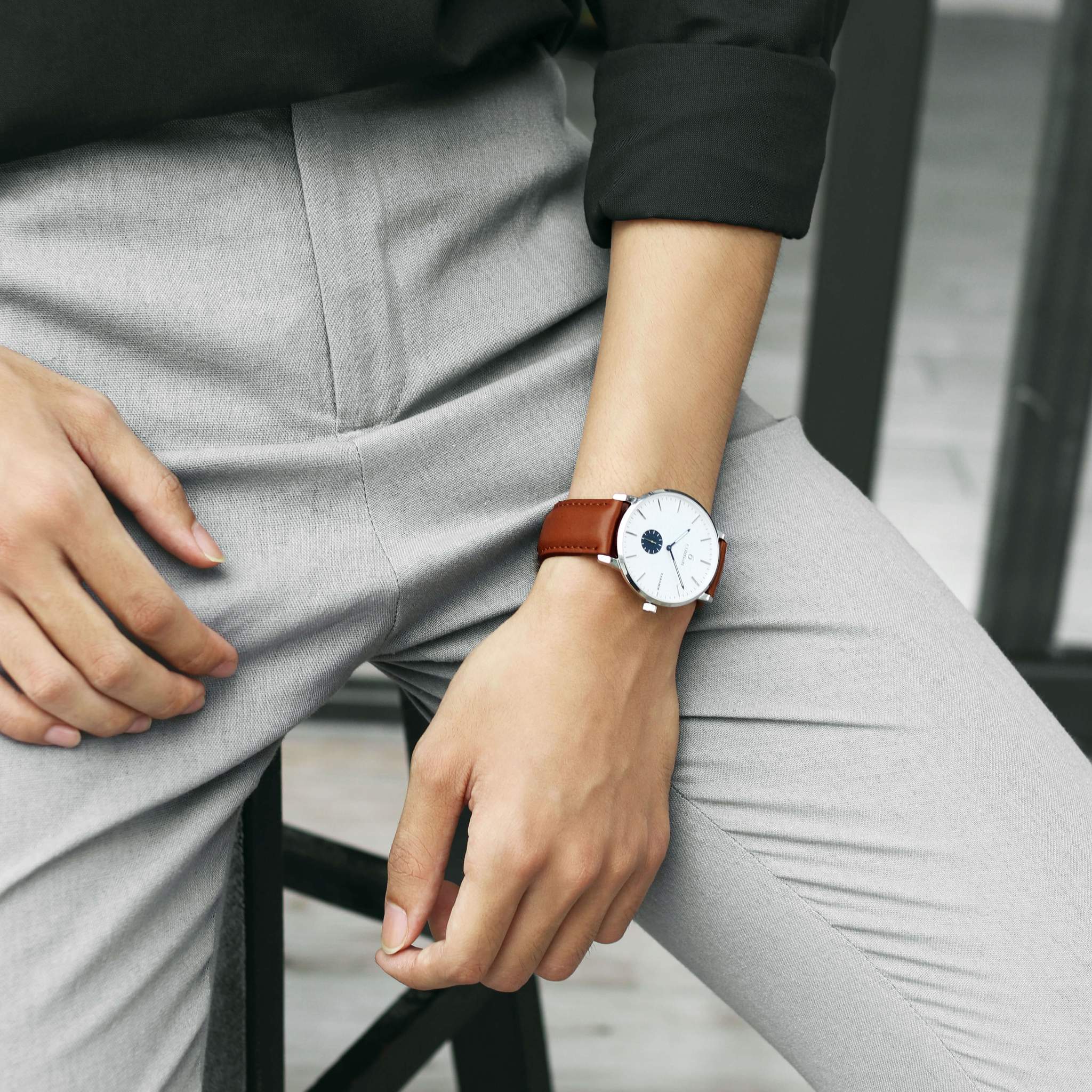 Doxa D201RSV – Nam – Kính Sapphire – Quartz (Pin) – Dây Kim Loại