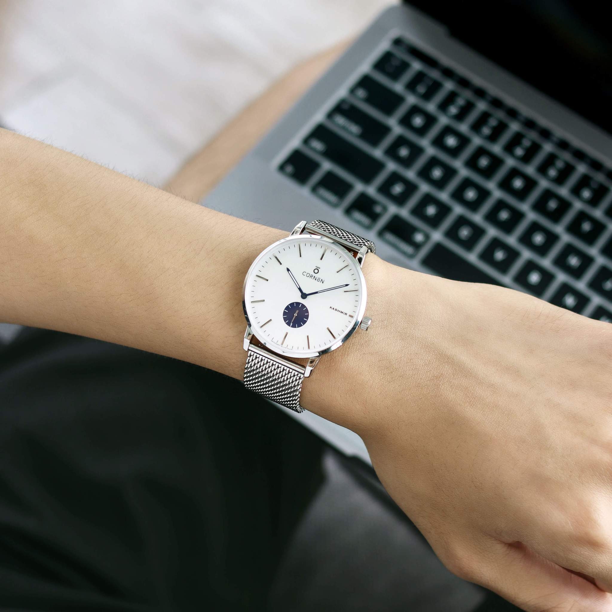 Doxa D201RIY – Nam – Kính Sapphire – Quartz (Pin) – Dây Da