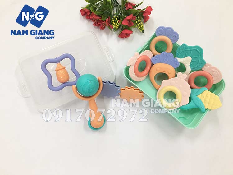 hop-ngam-nuou-kem-xuc-xac-baby-rattle-1
