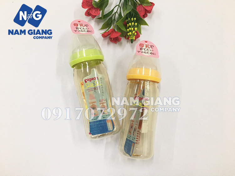 Bình sữa Pigeon nhựa Nhật Bản 240 ml