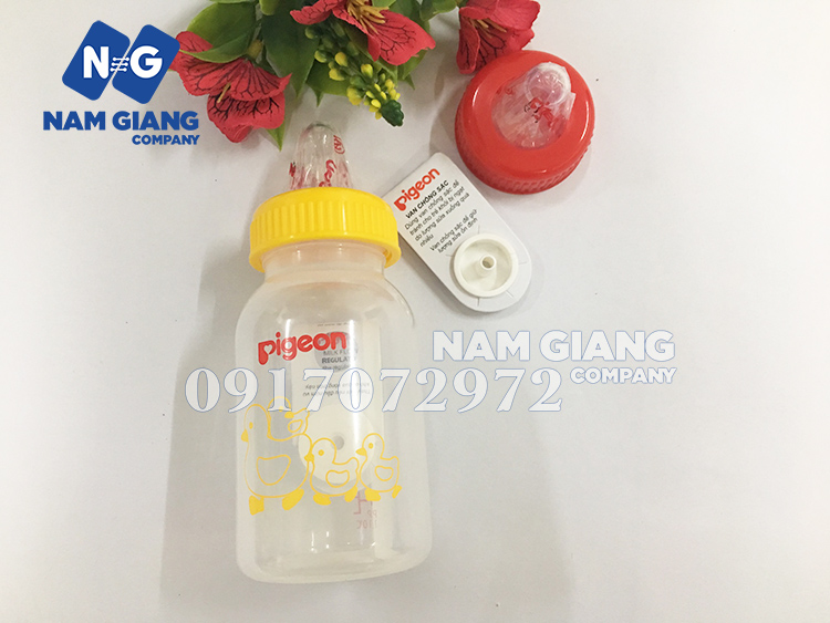 Bình sữa Pigeon nhựa PP hình vịt 120 ml