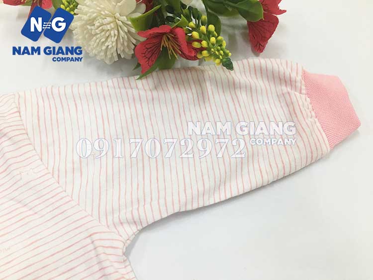 Bộ quần áo sơ sinh dài MIO MIO bo kẻ ngang