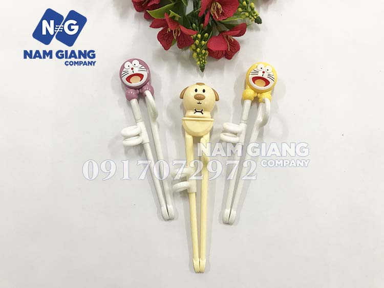 Đũa tập ăn xỏ ngón cho bé