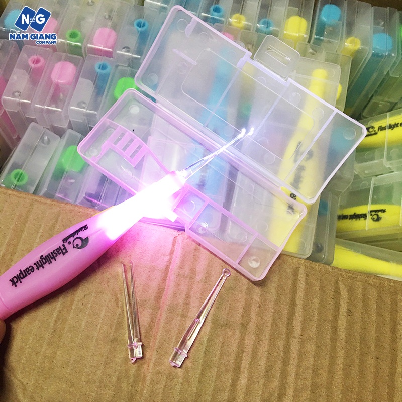 Dụng cụ lấy ráy tai có đèn KICHI