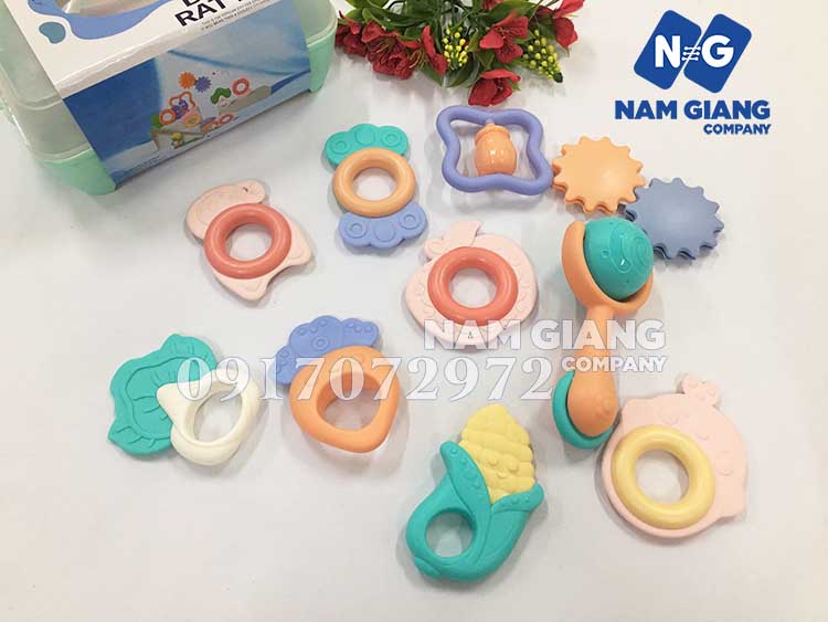 Hộp ngậm nướu kèm xúc xắc Baby rattle