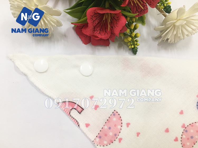 Khăn yếm bấm tam giác xô