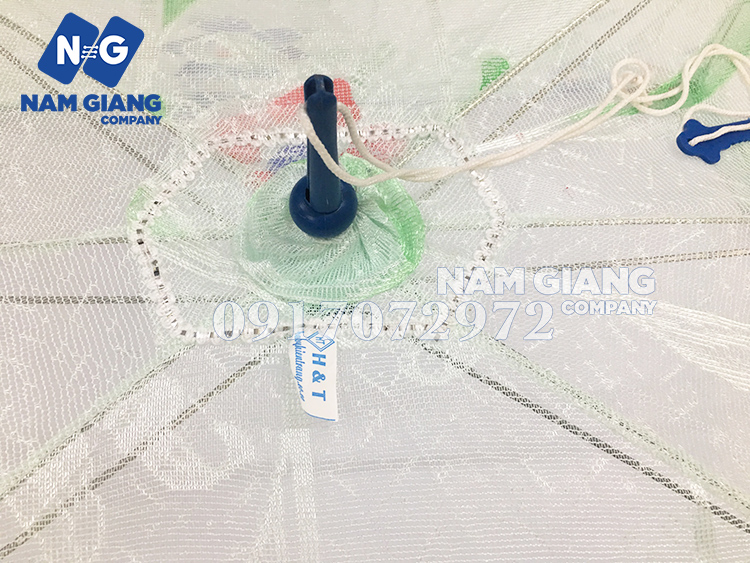 Màn chụp trẻ em loại màu thêu hoa