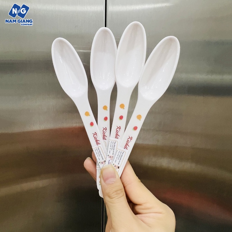 Thìa uống sữa, bón sữa kichi lòng sâu