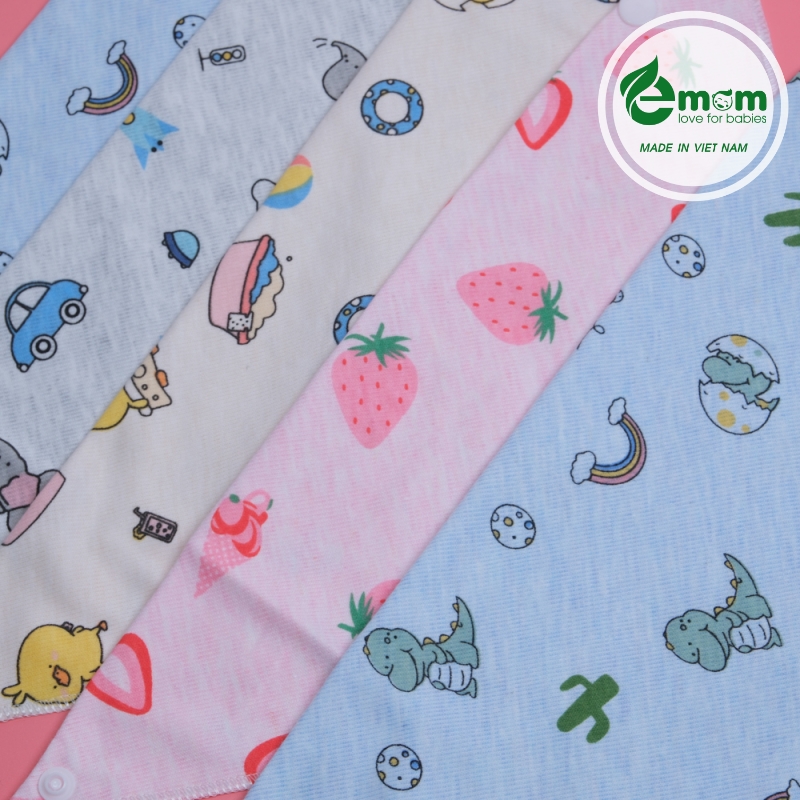 Yếm bấm tam giác cotton in hình EMOM