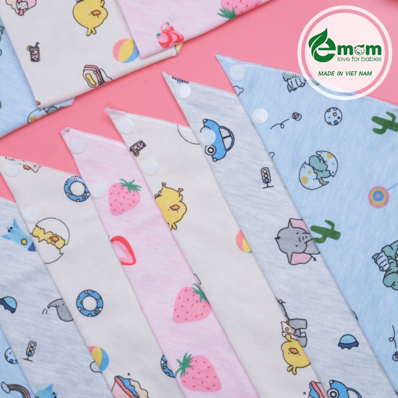 Yếm bấm tam giác cotton in hình EMOM