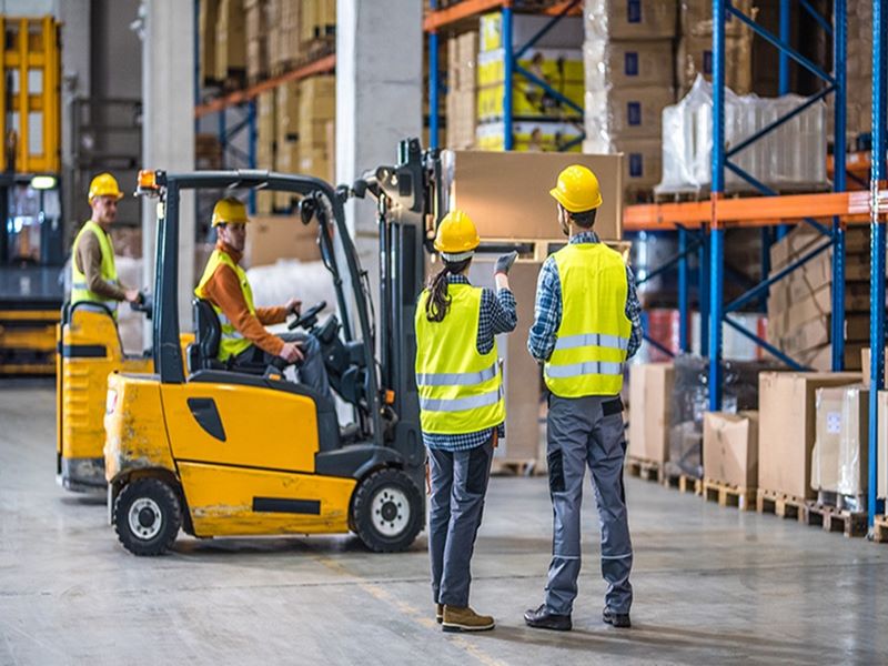 Những thiết bị bảo hộ lao động khi lái xe nâng cần thiết