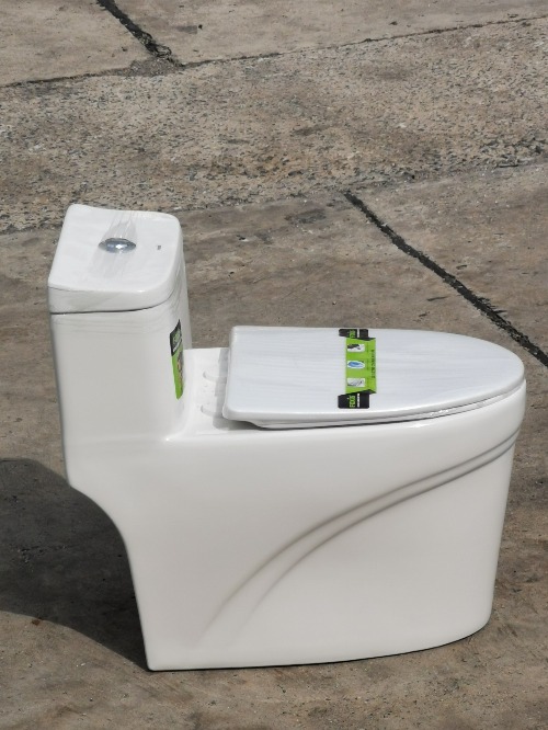 Bồn cầu liền khối men nano kháng khuẩn FX-1308