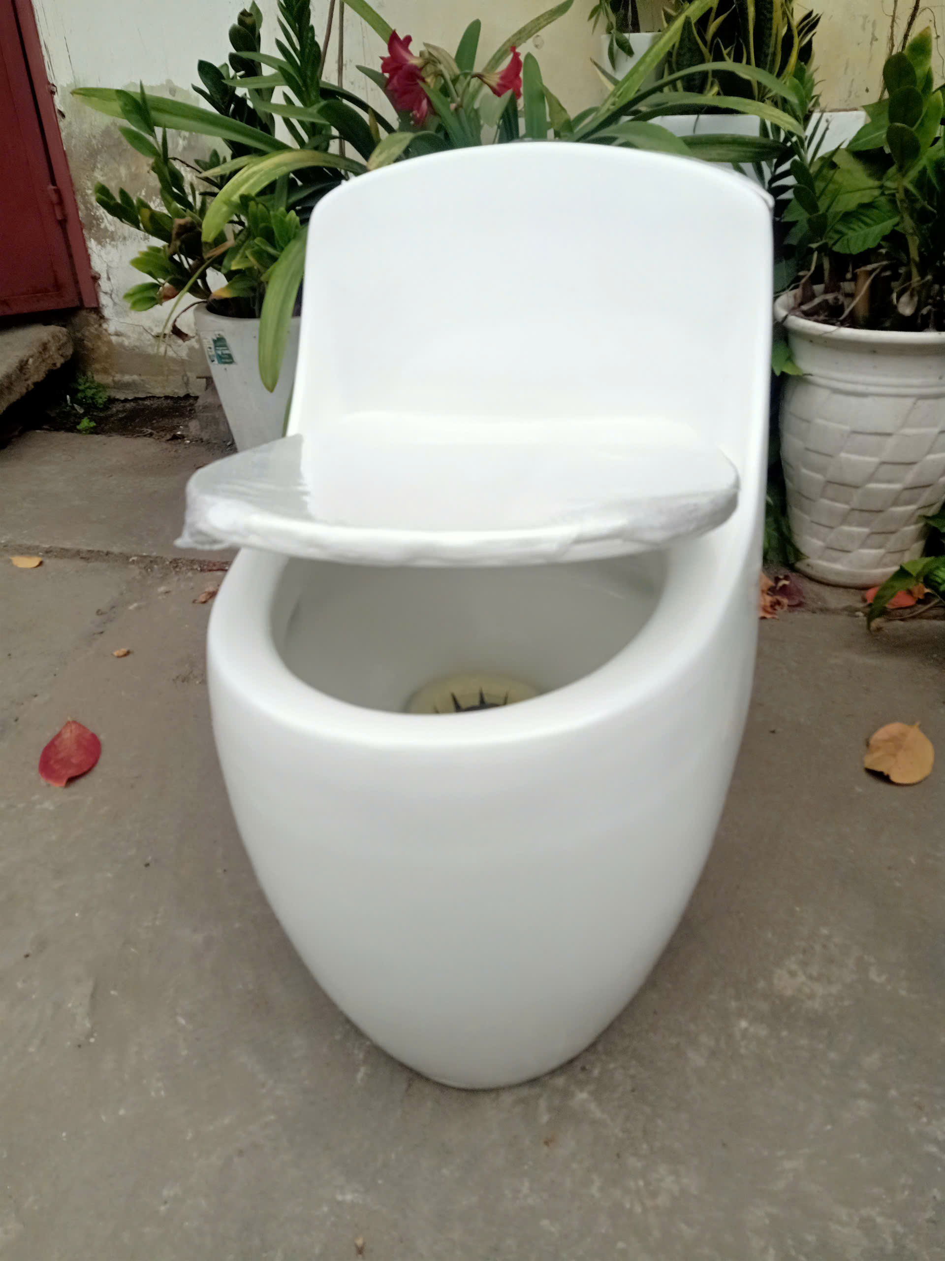 Bồn cầu liền khối men nano kháng khuẩn dễ vệ sinh FX-1560