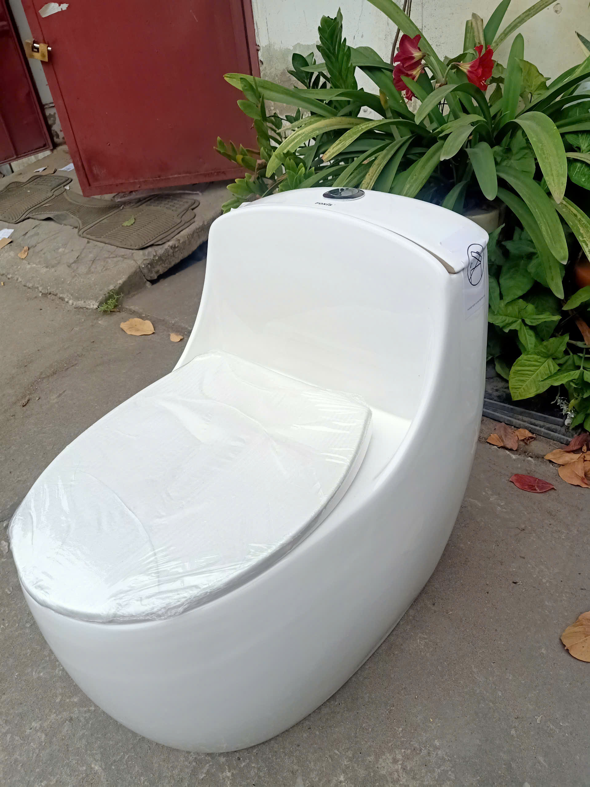 Bồn cầu liền khối men nano kháng khuẩn dễ vệ sinh FX-1560